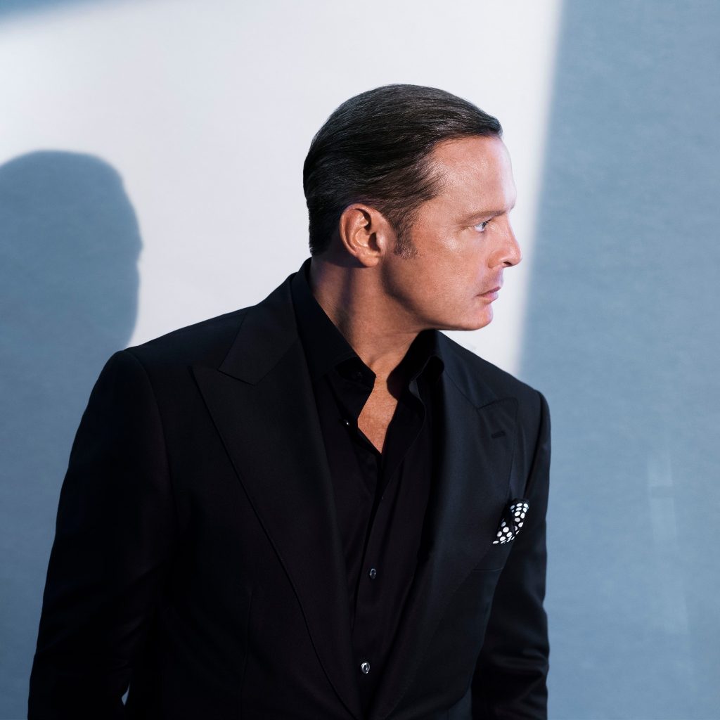Luis Miguel celebra 40 años de trayectoria artística
