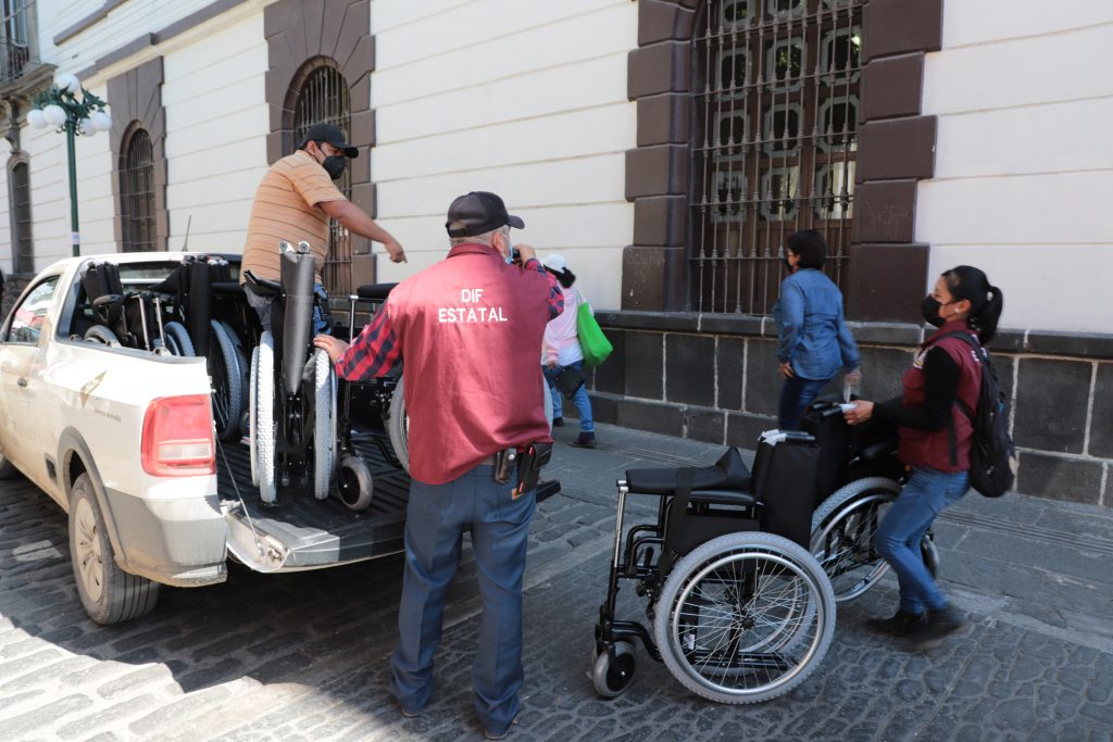 Reparte SEDIF mil 474 aparatos rehabilitatorios para personas del interior del estado