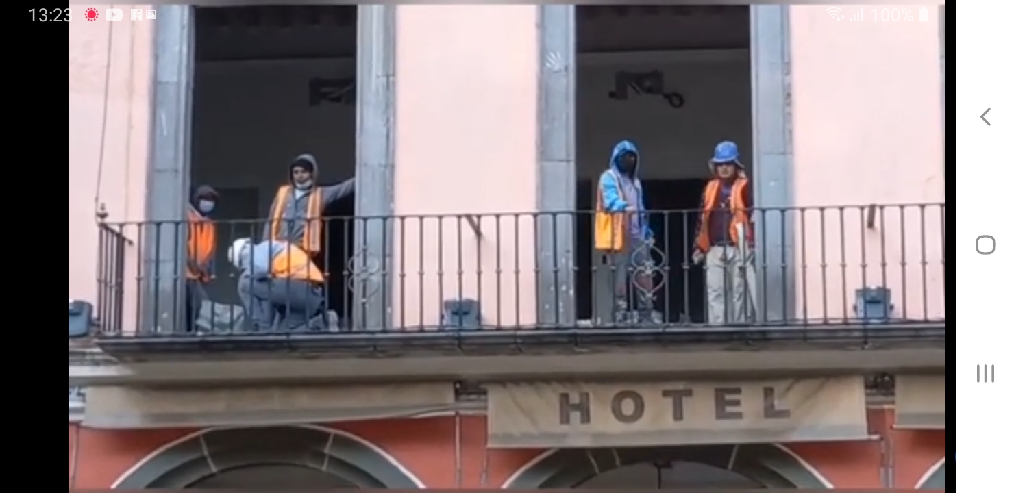 Video desde Puebla: El antiguo y céntrico hotel Royalty recibe mantenimiento