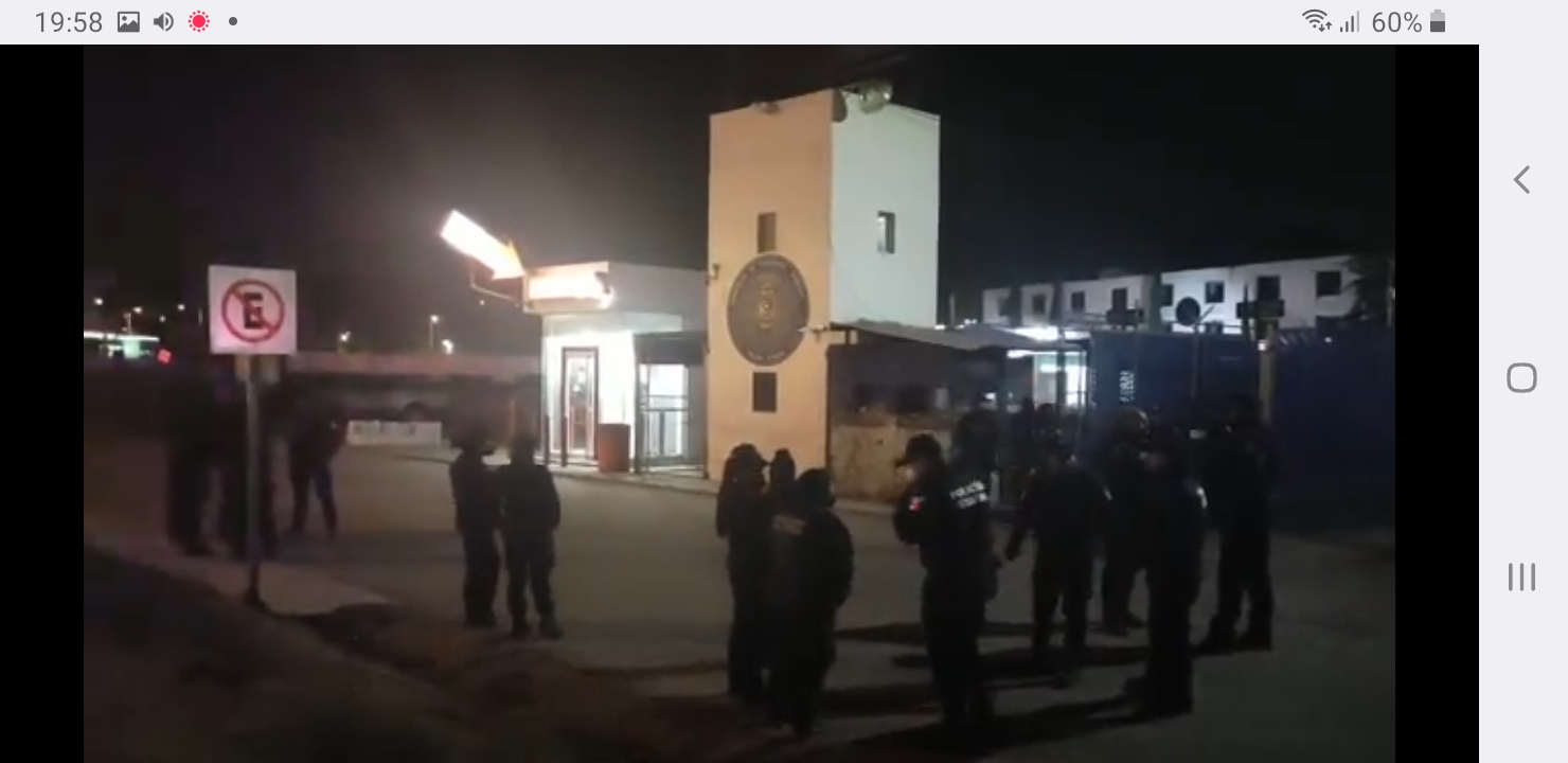 Video desde Puebla: Reportan fuerte presencia policíaca en el penal de San Miguel