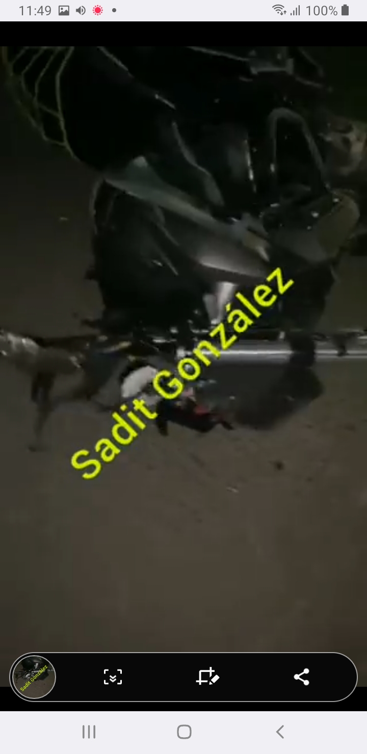 Video desde Puebla: Muere motociclista tras derrapar sobre la Vía Atlixcáyotl.