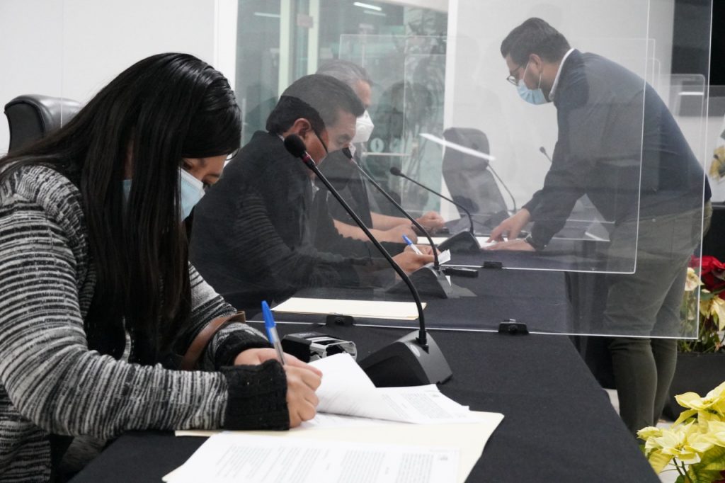 IEE firma convenio de colaboración con municipios del Estado para plebiscitos