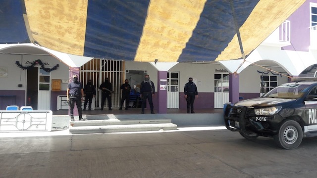 Policías de Chilac detiene a presuntos secuestradores y libera a víctima
