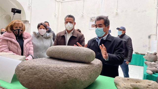 Se instala en el Museo de Xiutetelco, exposición temporal de metates prehispánicos