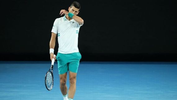Un problema de visado frena la entrada de Djokovic a Australia