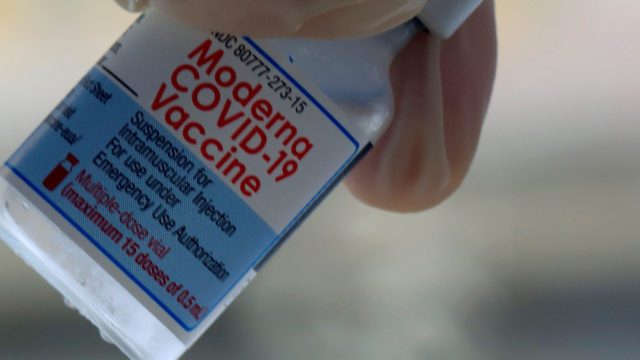 Vacuna bivalente de Moderna ofrece mayor protección contra variantes del COVID-19