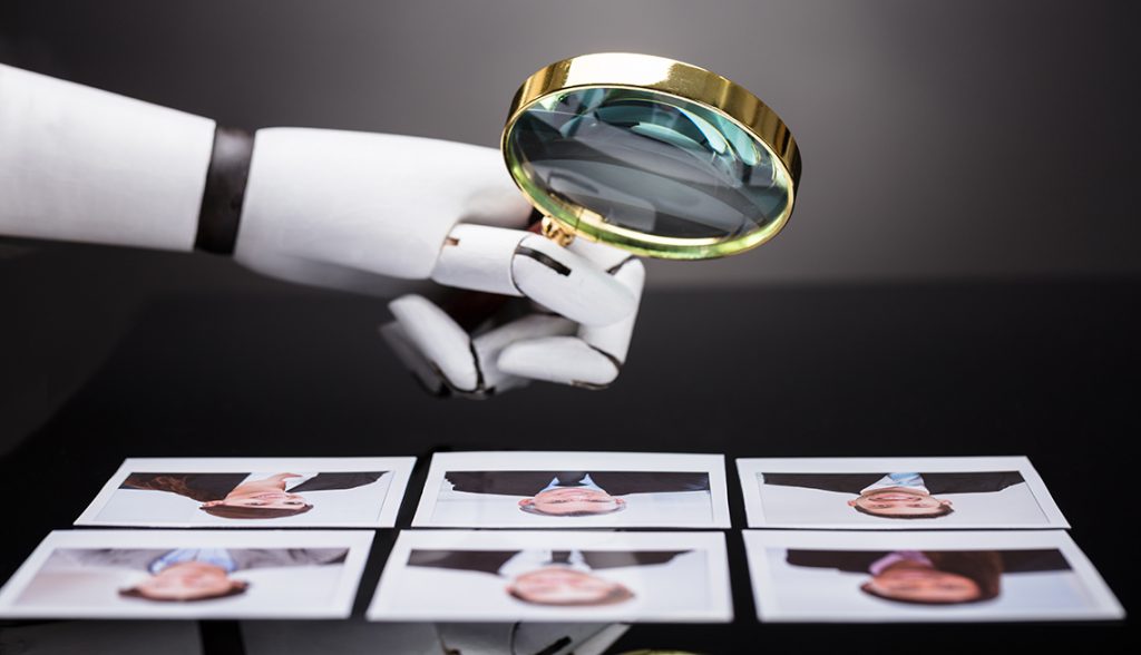 La inteligencia artificial puede mejorar la salud de las personas mayores, pero también discriminarlas