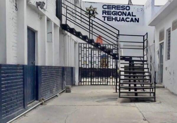 En presunta riña un recluso del CERESO de Tehuacán fue ultimado a puñaladas.