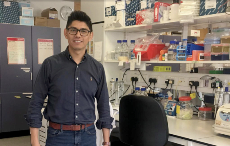 La severidad de Ómicron puede enmascararse por la doble o triple vacunación, no hay que confiarse: César López Camacho