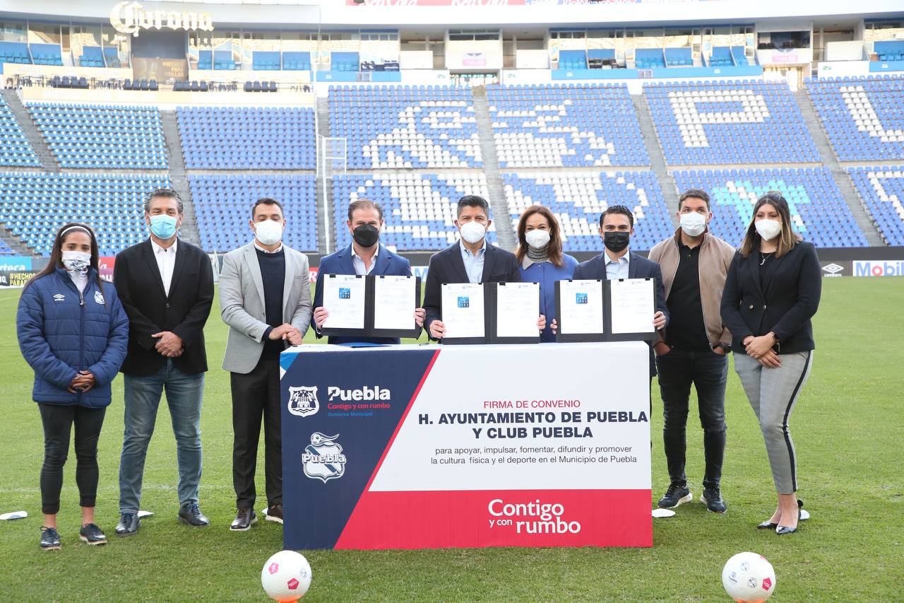 Video desde Puebla: Eduardo Rivera firma convenio con el club de fútbol