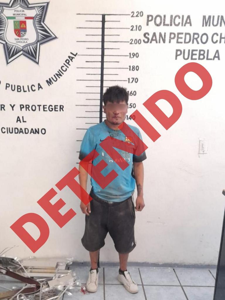 Policía de San Pedro detiene a ladrón de cruces en San Sebastián Tepalcatepec