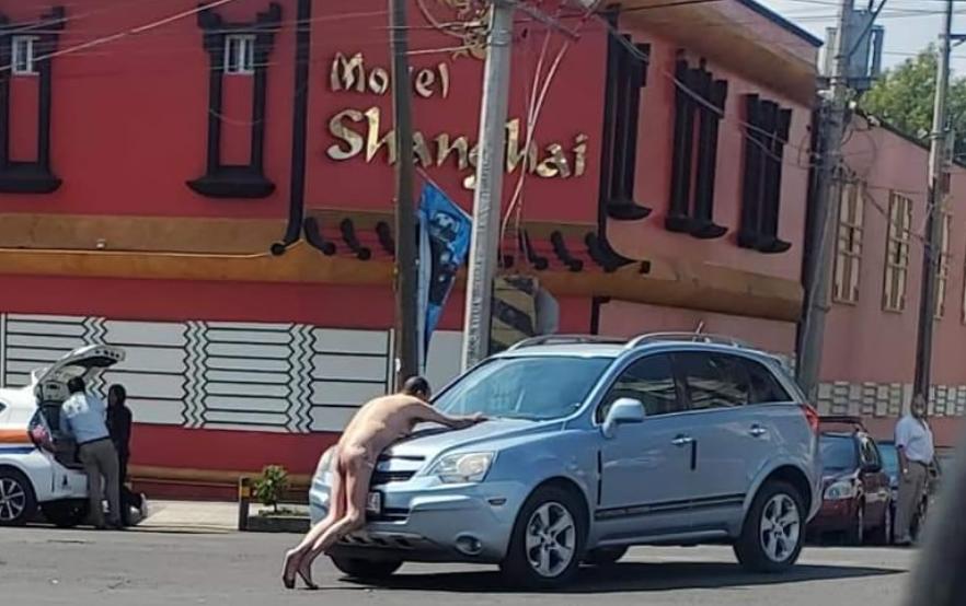 Captan a hombre desnudo a las afueras del Motel Shanghai