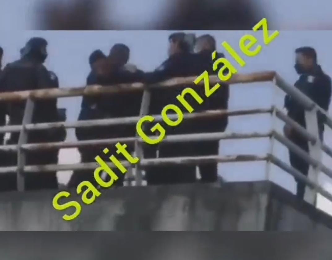 Video desde Puebla: Asuntos internos detiene a dos policías municipales por borrachos 