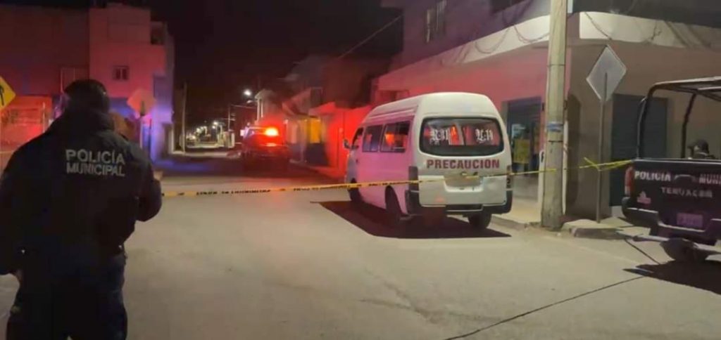 Infarto fulminante quita la vida a un hombre en unidad de transporte público en Tehuacán