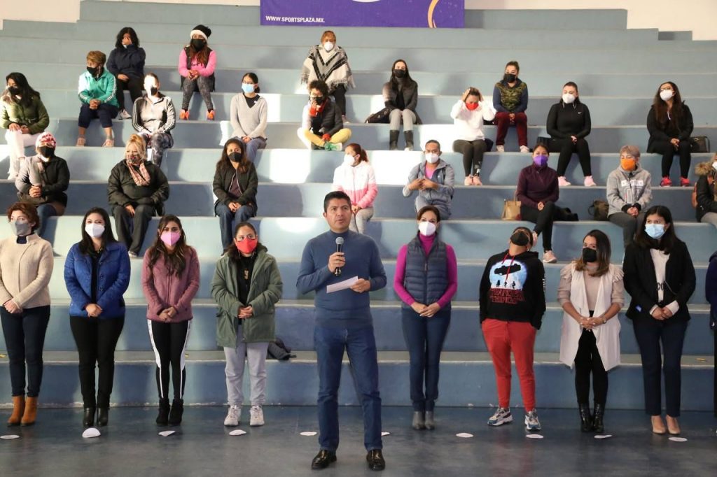 Video desde Puebla: Eduardo Rivera presenta talleres de autodefensa para mujeres