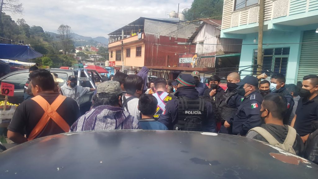 Desde Huauchinango: Conato de pleito en el tianguis