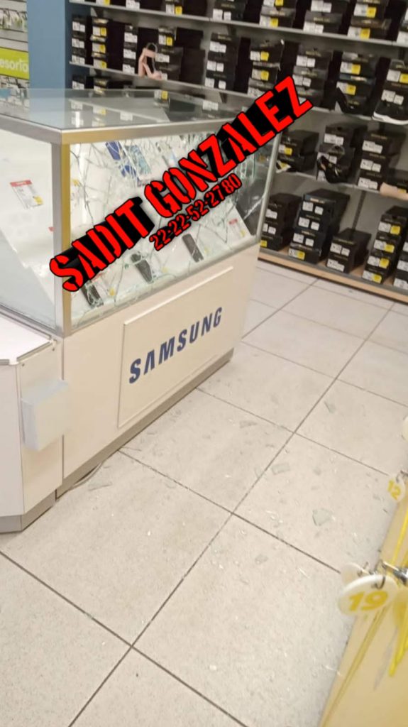 Por segunda vez en el año asaltan Coppel de Amozoc centro