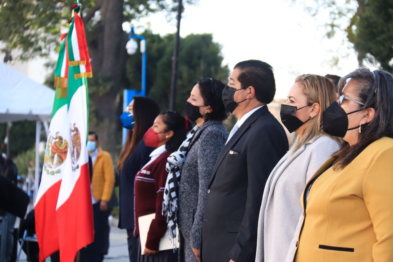 Ayuntamiento de San Pedro Cholula conmemora el Día de la Bandera