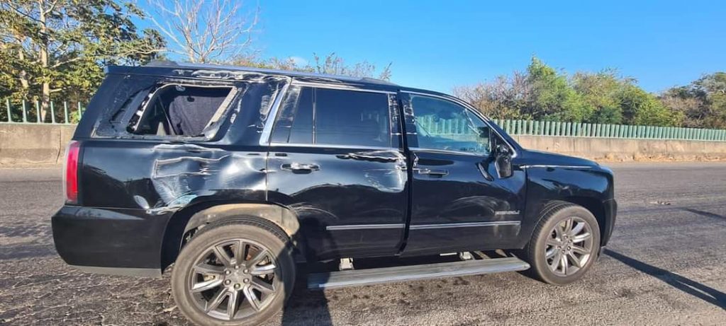 Presidente de Venustiano Carranza iba a Veracruz con su asistente y tuvo un percance en la carretera