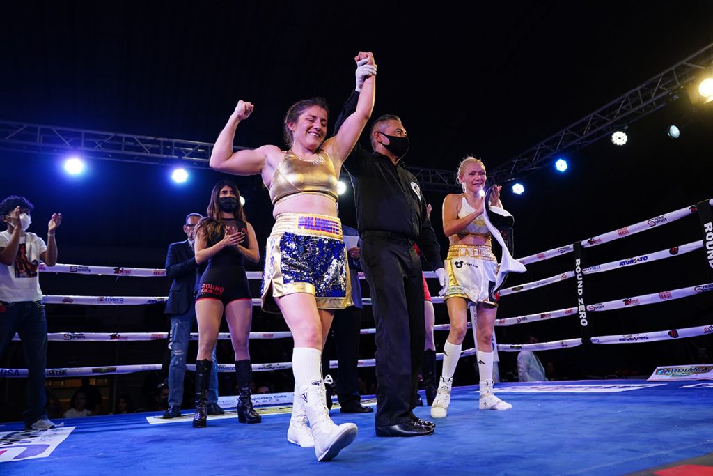 Vence “Polvorita” Salinas a “Fiera” Atilano en combate coestelar