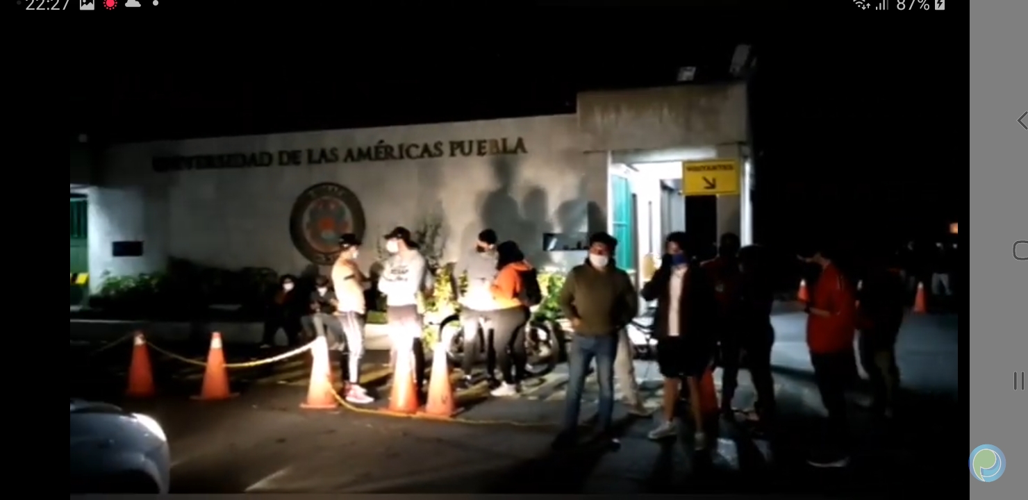 Video desde Puebla: Luego de las 8 pm se abrió el campo UDLAP