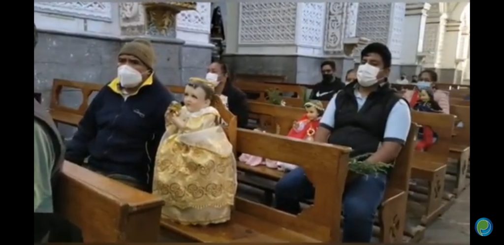 Video desde Puebla: En el Día de la Candelaria poblanos asisten a la iglesia de La Merced