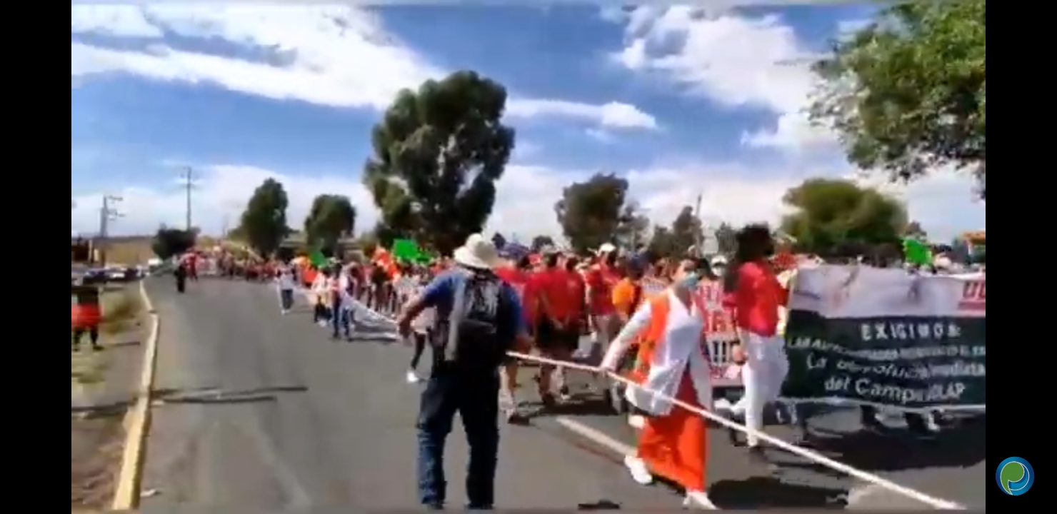 Videos desde Puebla: Marchan alumnos UDLAP al zócalo de la Angelópolis