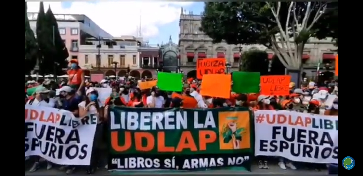 Video desde Puebla: Marcha de la Udlap en el zócalo de la capital
