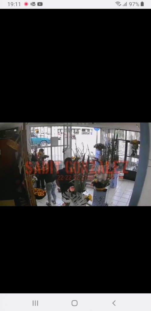 Video desde Puebla: Con total impunidad se roban celular en Atlixco