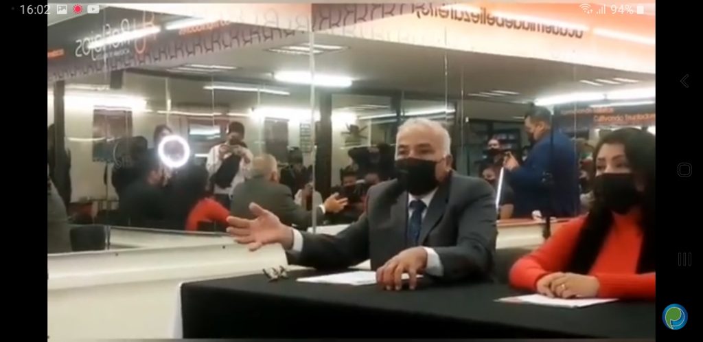 Video desde Puebla: Directivos de la academia Reflejos culpan a la SEP del atraso en la entrega de papeles