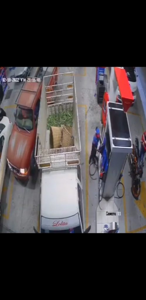 Video desde Puebla: Se van sin pagar su gasolina en Tecamachalco