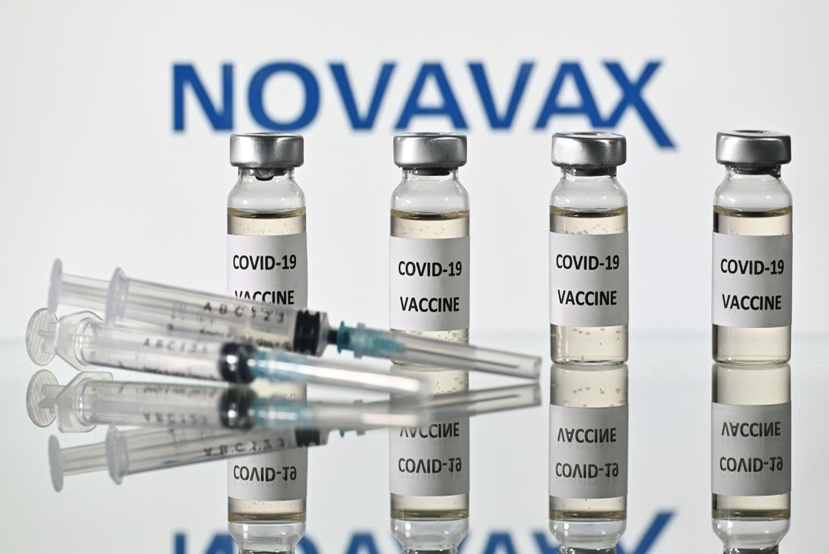 La FDA de los Estados Unidos autoriza el uso de emergencia de la vacuna adyuvada contra la COVID-19 de Novavax para adolescentes de edades entre 12 y 17 años