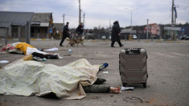 Los ataques de Rusia a los civiles en Ucrania pueden constituir crímenes de guerra