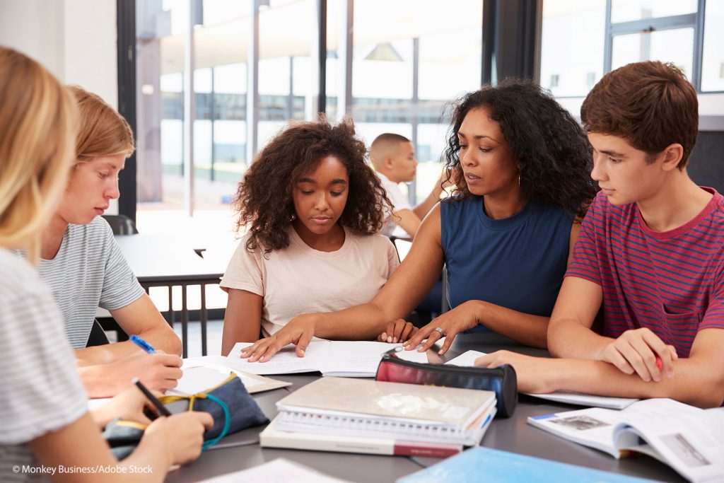 Lucha contra el racismo: no más segregación escolar ni xenofobia en los medios