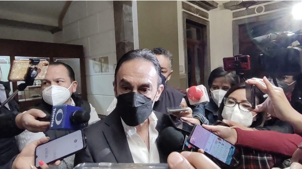 Video desde Puebla: Quedan en el centro histórico 400 de los 5 mil 200 ambulantes con que recibimos la administración, indicó Cruz Lepe