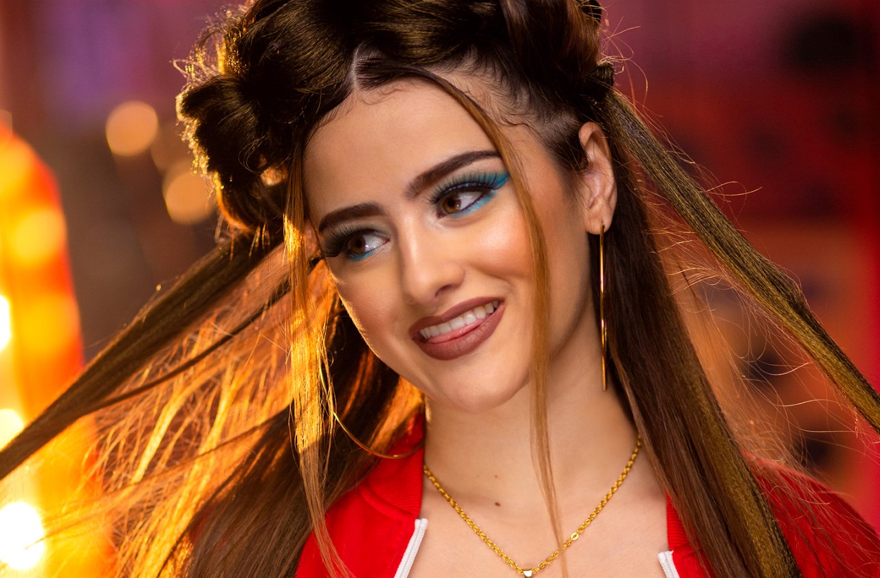 Aiona Santana promueve “Fronteo”, su nuevo sencillo