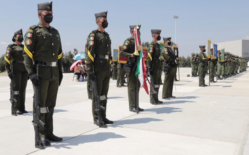 Miguel Barbosa Huerta asistió a la ceremonia para oficializar la reubicación del Cuartel General de la VI Región Militar de la Plaza Boticaria