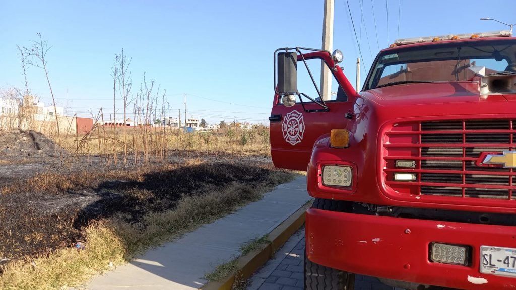 En distintas acciones, sofocan Bomberos de San Andrés Cholula dos incendios