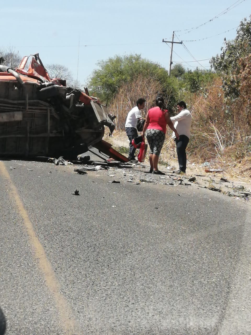 Tres lesionados deja aparatoso accidente en Tehuacán