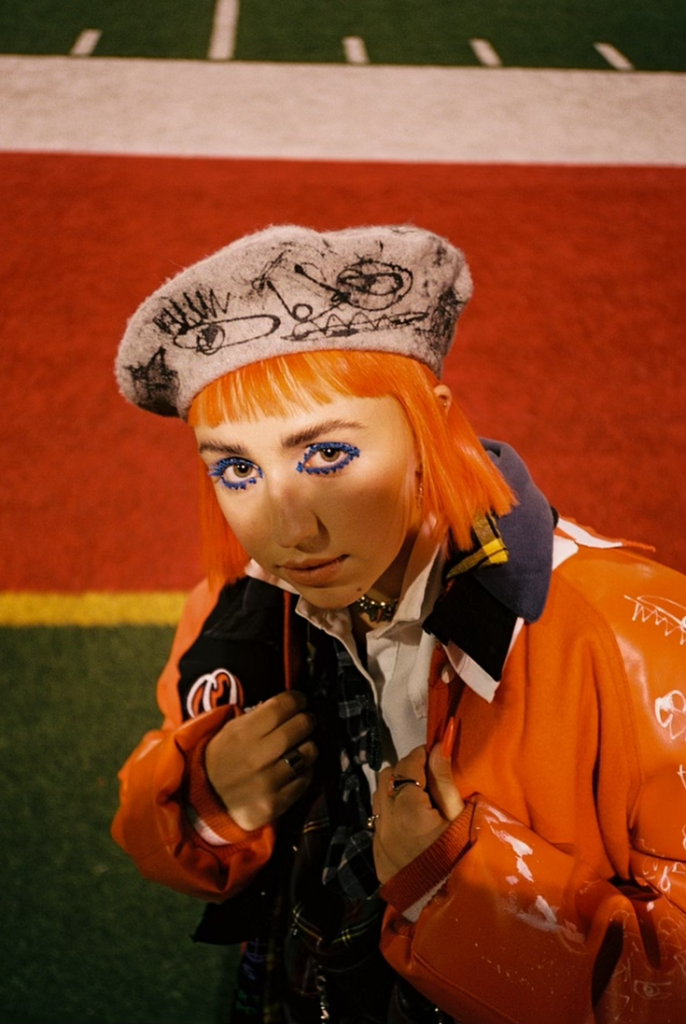 “Moves” es el nuevo sencillo de Amelia Moore