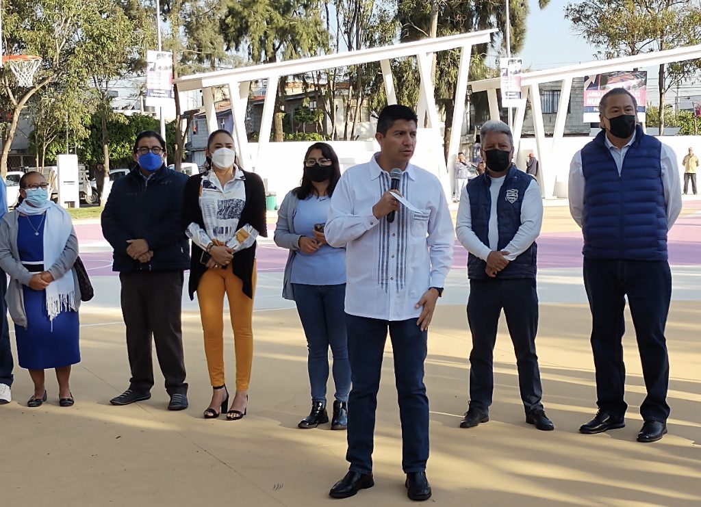 Empresa que gane licitación de paraderos deberá instalar videocámaras y wi-fi: Eduardo Rivera