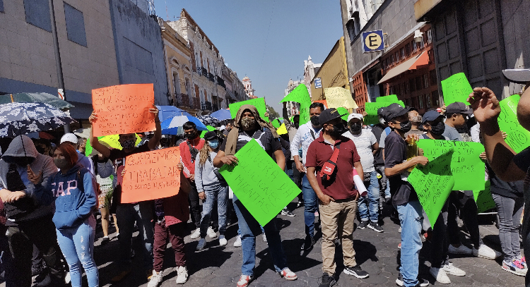 Tras manifestarse y no llegar a un acuerdo ambulantes advierten más protestas y toma de calles