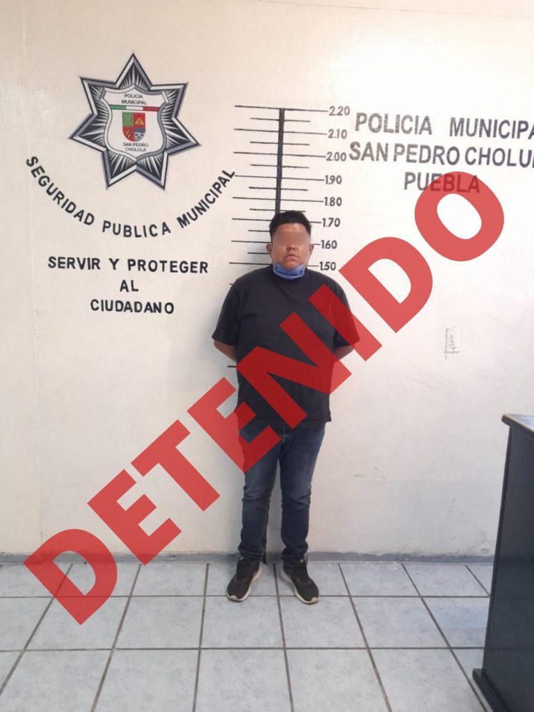 Policía de San Pedro Cholula recupera vehículo robado y asegura al conductor