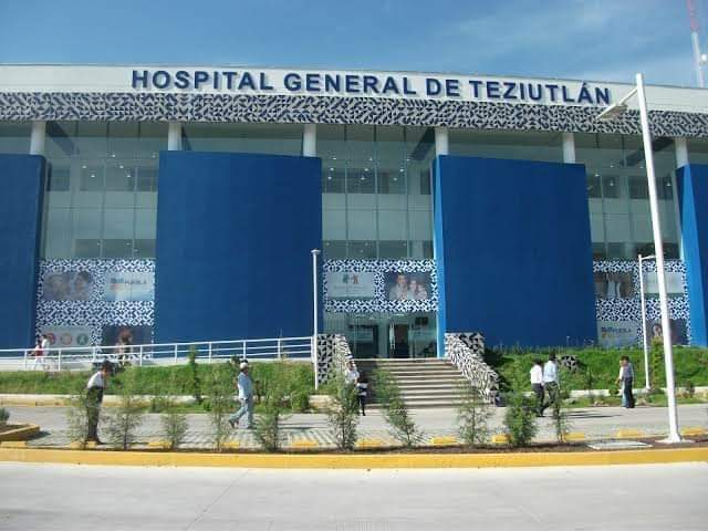 Hombre se avienta del segundo piso del hospital de Teziutlán