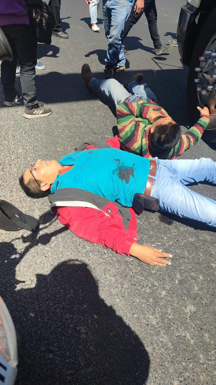 Video desde Puebla: Asesinan a transportista en la lateral de la carretera a la CdMéx durante asalto