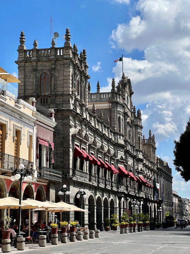 Apagarán durante una hora las luces del palacio municipal y la fuente de San Miguel