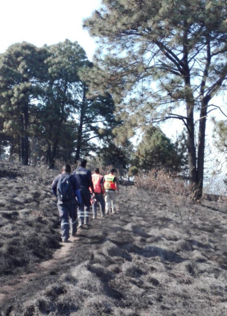 Bomberos de San Pedro Cholula controlan incendio en cerro Zapotecas