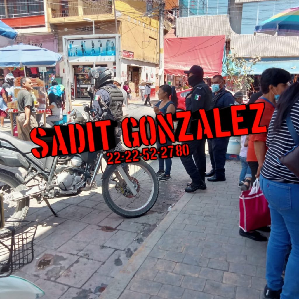 Carteristas roban dinero a una niña que vendía dulces en Tehuacán