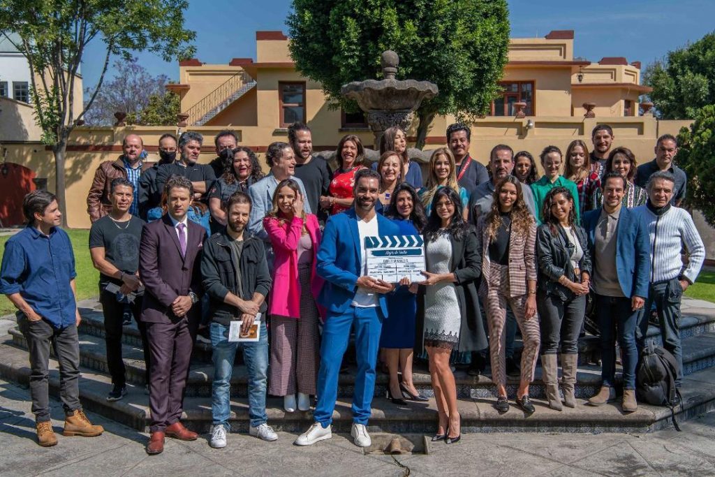 Pizarrazo oficial por inicio de grabaciones de “Mujer de Nadie”