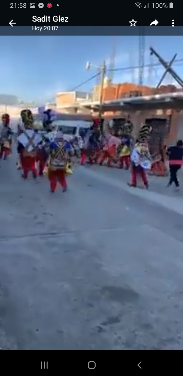 Bailarines borrachos se agarran a golpes en el carnaval de Huejotzingo